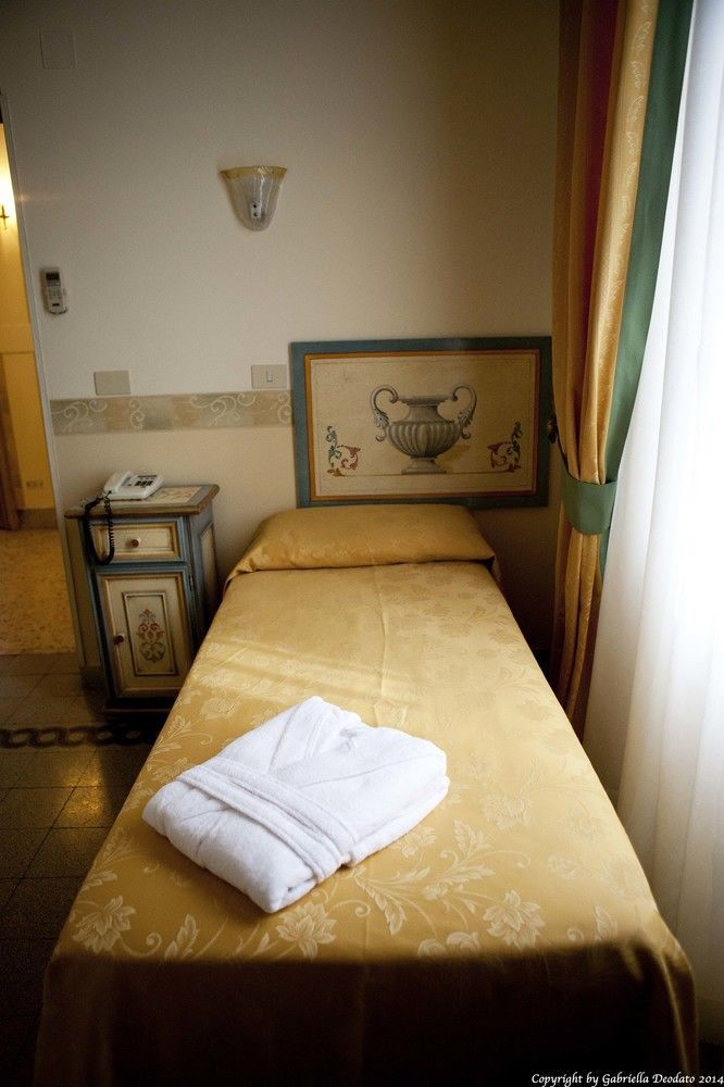 רומא Hotel Infinito - Gruppo Blam Hotels מראה חיצוני תמונה